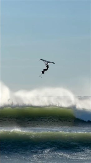 Winger Gets Crazy Air On Waves 🔥🤙🏻