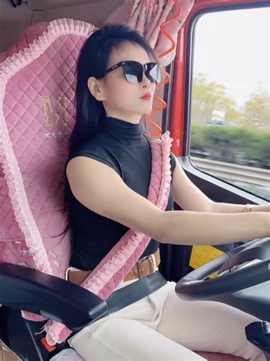 中国人 女孩 驾驶 (@china.girl.drive)’s videos with original sound - ST̶̶V►ALIYA►KHAN︵兔