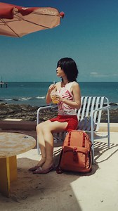 Samsonite RED l Spring Summer2025 l COSSBY 😎⛱ Motivated by the commitment to help our planet, COSSBY integrates a sleek design with an eco-friendly strategy. It is a versatile commuter collection and environmentally conscious bag made from recycled materials sourced from discarded fishing nets in the ocean. 🥤🍃 ขับเคลื่อนด้วยแรงบันดาลใจในการดูแลโลกของเรา คอลเลกชัน COSSBY ผสานดีไซน์เรียบหรูเข้ากับแนวคิดรักษ์โลกได้อย่างลงตัว กระเป๋าสำหรับสายเดินทางในชีวิตประจำวันที่ใส่ใจสิ่งแวดล้อม ผลิตจากวัสดุร