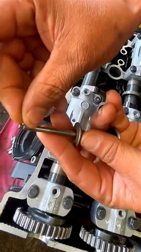 90% log nah🤔i jaante engine😱 ka ye secret!Ye chhota valve poora engine 😉#90s #engineering