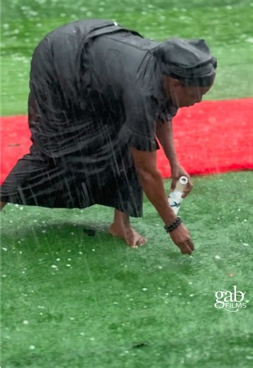 It’s raining Ice 🧊 ❤️. A sign of good fortune #fyp #viral #funeral #trending #goviral