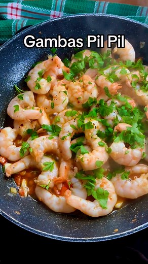 Gambas Pil Pil is one of the many traditional Spanish tapas that stand out for their simplicity and depth of flavours. It's a prawn starter made with fresh prawns, olive oil, garlic, paprika and chilli, and garnished with plenty of fresh parsley. It's super easy to make, and ready in about 5 minutes. | My Gorgeous Recipes