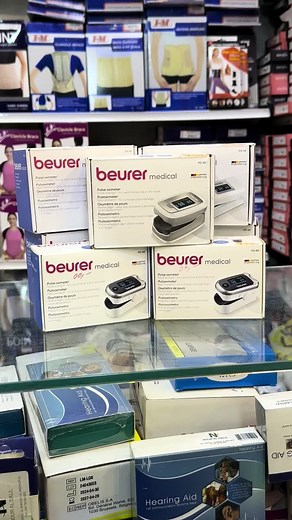 #مستلزمات_المرجان_الطبيةجهاز قياس الاوكسجين في الدم ((اوكسي ميتر)) ((OXIMETER)) من الشركة العالمية الالمانية (beurer)مميزات الجهاز:* يعمل على قياس نسبة الأوكسجين في الدم وقياس نبضات القلب* يعمل على البطاريه يمكن استبدالها عنده نفاذها* يوجد مع الجهاز بطارية اصلية من الشركة* يظهر على الشاشة نسبة شحن البطارية لضمان قياس مضبوط* تأتي مع الجهاز حقيبة صغيرة لحمايته و لسهولة الحمل تقدم لكم مستلزمات المرجان افضل المنتجات من شركات عالمية معتمدة ..—————————————————————————🏢 موقعنا : 🔴الفرع الاول :بغداد -