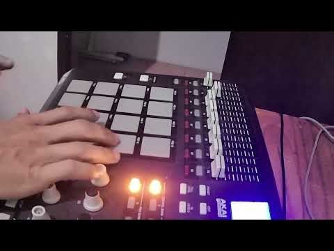 MONTAGEM AO VIVO NA AKAI MPD32 FUNK 150 BPM PANCADÃO