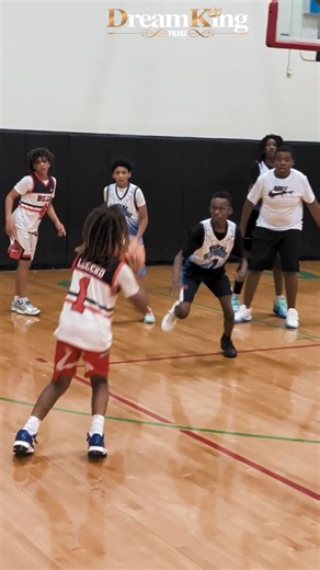 #buzzerbeater #12u TBT Bulls #1 Legend Brooks nails the 3 pointer vs Duval Storm at the buzzer