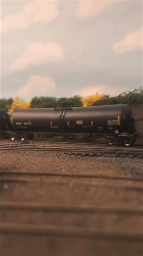 A couple of NS Dash 9’s hauls a loaded oil train bound for Kanesville.