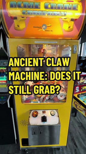 Do you think this ancient claw machine still works? ##clawmachine##clawmachinewin##clawmaster##clawmaster_30##8bitbeans##clawmachinehack @@8BitBeans