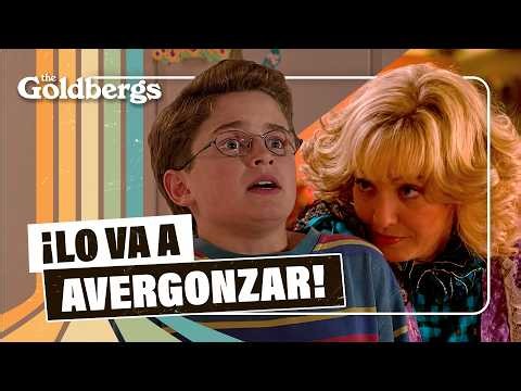 Adam intenta evitar que su mamá lo avergüence en el baile | The Goldbergs | Retro Comedy Classics