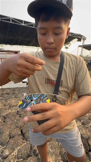 Hanya 10 cm terbang puenakk