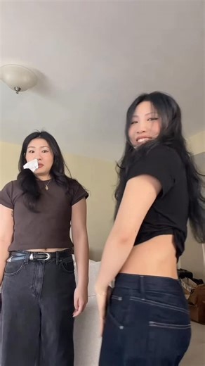 kina ☆ on Instagram: "the jumpscare at the end tho 😭 #siblings #sisters #siblingsbelike #dancechallenge"
