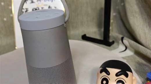 听过BOSE的人都懂，这音响一开，整个人都升天了！Soundlink Revolve堪称便携音响中的战斗机，音质清晰通透，低音下潜有力，完全不输家里的大