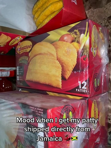 🤤❤️ #fyp #foryou #jamaicatiktok #carribeantiktok #jamaicanpatties #jamaicanfood