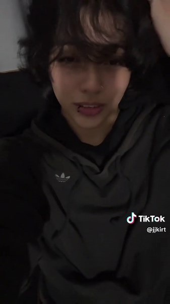 do i wanna know? #fyp #viral #foryoupage #transmasc #08 #parati #foryou #piercings #transboy #fypシ