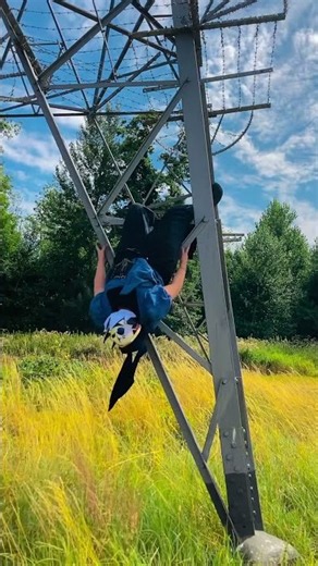 Hanging upside down!! #jester #trick #acrobatics #liminalspace