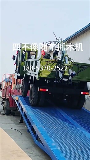 The four-in-one vehicle-mounted grabbing machine is versatile for grabbing wood, grass, and mate