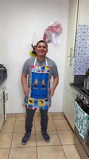 Oaxaqueño chatino on Instagram: "Bisteces con papas, nopales y cebollitas, cocinándole al amor de mi vida ♥️ #comidacasera #tortillasdemasecahechasamano #deli"