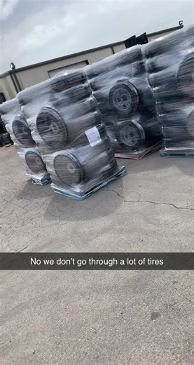 Just had to do a throw back from when I worked at Ez Loader. This was our delivery at least once a week. #wheel #tire #boat #trailer #osha #lift #forklift #fun