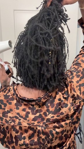 NEVER sleep with wet locs. Unless you want mold and mildew to set in. 😩 How do you dry your locs after a wash? Shampoo linked in comments #kendrakenshay #microlocs #tinylocs #locs #sisterlocks #fblifestyle | Kendra Kenshay