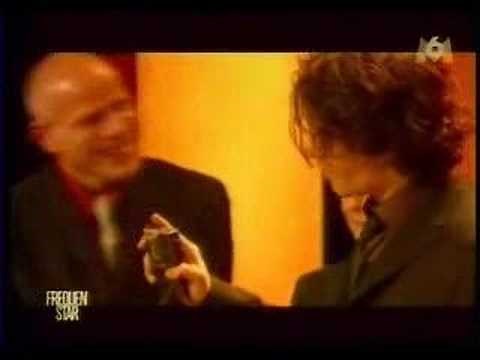 Johnny speaking French