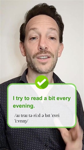 Comment dire en anglais :�📌 « J’essaie de lire un peu chaque soir. »� 🎯 Présent simple Habitude �🇫🇷 J’essaie 🇺🇸 I try� 🇫🇷 de lire un peu 🇺🇸 to read a bit� 🇫🇷 chaque soir. 🇺🇸 every evening. 🔹 Traduction complète :�"I try to read a bit every evening."� 📌 /aɪ traɪ tə riːd ə bɪt ˈɛvri ˈiːvnɪŋ/ #DailyLife #Habits #LanguesFaciles #HelloCSimon #LifestyleEnglish | Hello C'est Simon