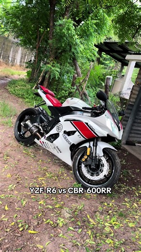Honda CBR 600RR vs Yamaha YZF R6 - Which is Better?