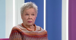Kansallisteatterin Musta Saara -musikaalin tähti Ulla Tapaninen: “Voi hyväinen aika, miten rakkaudeton tämä maailma voi olla”