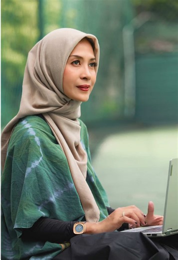 Career Coach in Jakarta Raising 15 Cats