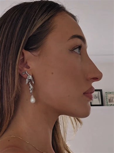 A boutique Australian jewelry brand Mirror&Moon sent me a pair of divine earrings from their demi-fine jewelry collection. i love that its hand-crafted and unique to each individual. visit www.mirrormoon.com.au to find your piece. #australian #jewelrytiktok #meshki #sydneynightlife #girlsnight