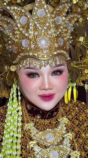 beautiful and luxurious Indonesian bride