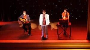 Outsourced: Season 1 Episode 11 A Sitar is Born