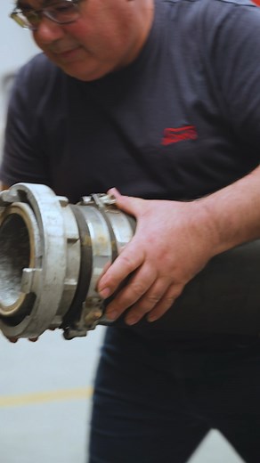 ⚙️ Before leaving our facilities every vehicle undergoes operational tests. One of them is the rigorous hydraulic tests on the motor pumps installed in our vehicles, ensuring that each system operates with maximum efficiency and safety. These tests guarantee compliance with international standards and the reliability of the equipment in critical operations. PT ​⚙️ Antes de saírem das nossas instalações, todos os veículos passam por testes operacionais. Um desses é o rigoroso teste hidrostático d