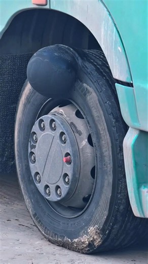 Giant bulge! 🚚⚠️ vityaztk #truckdriver #automobile #lkw #camion
