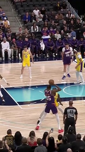Anthony Davis' Impressive Four Blocks in Six Minutes