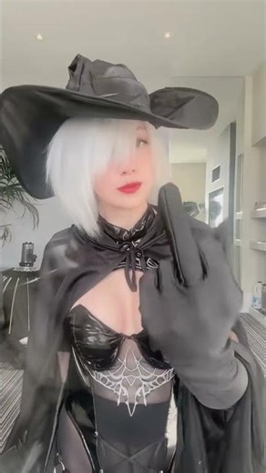 2B to literally everyone #nier #nierautomata #2b #2bcosplay #witch2b