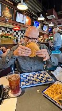 Pappas Burger in Houston 🍔😍 | LISTED by SERHANT.