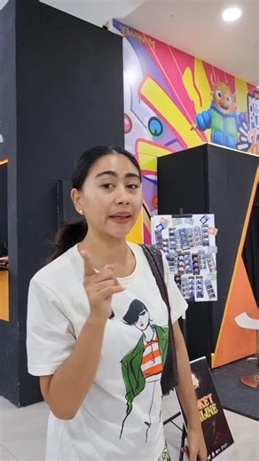 Mamak Jeung Vrea on Instagram: "Jangan bosen yaa vrea kesini terus hihihii... @immersive_digital_puppet #mamakjeungvrea #keluargavrea #videovrea"