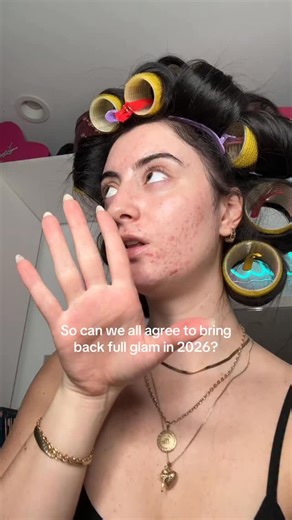 Lavi | That’s the plan right? 🎉💖 #newyearsmakeup #fullglammakeup #makeuptransition #makeuptutorial #glittermakeup | Instagram