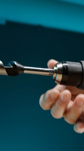 Wir erweitern unser Akku-Programm! 🔋⚙️ Neu im Sortiment: unser Akku-Schlagbohrschrauber 9530-11 – extrem kraftvoll, dabei kurz, leicht und handlich. 💪 Mit bis zu 158 Nm Drehmoment, Turbo-Modus und Anti-Kickback-Funktion für maximale Power bei höchster Sicherheit. 👉 Entdeckt jetzt die neue Generation der HAZET Akku-Werkzeuge! #HAZET #werkzeuge #tools #powertools #handwerk #craftsmanship | HAZET - Das Werkzeug