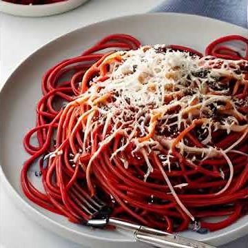 AIがムービーを自動で生成してくれる「stable-diffusion-videos」で作成した「ブルーベリーのスパゲティがイチゴのスパゲティに変わるムービー」