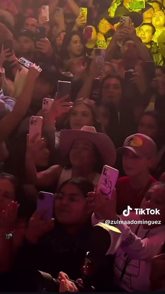 Carin León en Vivo: Primera Cita en Plaza Mariachi