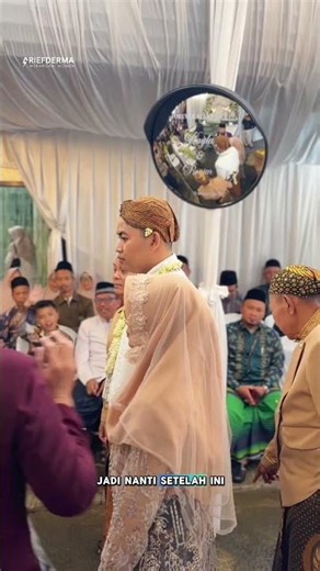 Orang tua mempelai wanita mengantarkan calon menantu ke meja akad #wedding #mcwonosobo