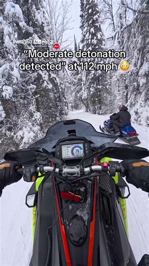 Racing Polaris vr1 Indy boost 137 850 turbo vs Yamaha SRX 700 #snowmobile #race #greasytriple #turbo #boostedsnowmobiles @insta360 official