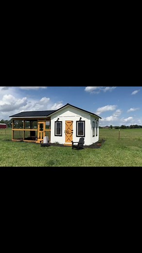 CHICKEN COOP REVEAL #farmlifebestlife❤️ #farmlife #countrylivestyle #diyprojects #diyprojectsideas #diyhomeprojects #inspiration #diychickencoop #chickencoopideas #chickencoopdesign #chickencoopbuilds #chickencoop #diychickencoops #diychickencoopproject #diychickencoopbuider #fancyfarmhouse #fancychickenfarm❤️ #fancychickencoops #farmhousedecor #farmhousestyle #farmhousedesign #chickensoftiktok🐔