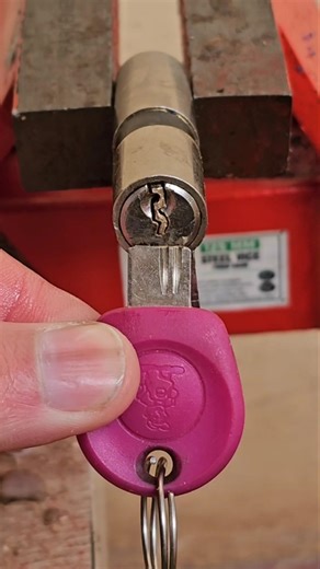 How to extract a broken key from a door lock