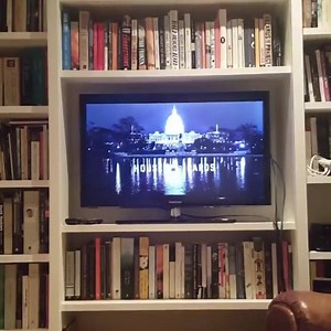 See you guys in 8 hours #HouseOfCards | Jessica Chastain