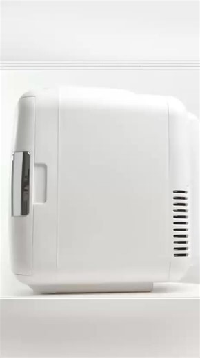 Marre des boissons chaudes en plein trajet ou au bureau ? 🚗💼 Découvrez le Mini Frigo Portable — compact, silencieux et capable de refroidir ou chauffer selon vos envies 😍 Gardez vos boissons fraîches, vos repas chauds ou même vos cosmétiques toujours à la bonne température 🌡️✨ Utilisable à la maison ou dans la voiture, c’est l’accessoire indispensable pour votre confort quotidien ! 🔥 OFFRE EXCLUSIVE : -40% Livraison Gratuite ! 👉 Ne ratez pas cette offre limitée, cliquez maintenant pour en 