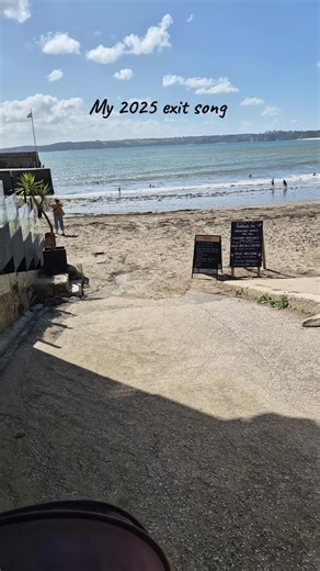 Inspiring Exit Song for 2025 New Year