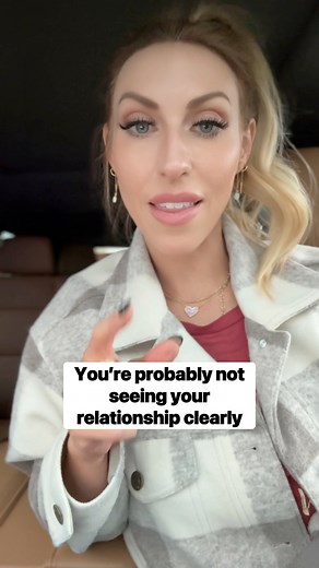 Most insecurely attached individuals don’t actually see their relationship for what it is—they see it through what’s called a negative bias lens. There are two major ones that shape this distorted view: 1️⃣ The Self-Serving Bias Research by social psychologist Shelly Taylor and colleagues found that humans are wired to protect their self-esteem—even at the expense of accuracy. In relationships, that means we unconsciously rewrite events to make ourselves the “reasonable” one and our partner the 