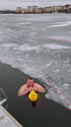#winterswimming #iceswimming #iceswim #winterswim #icebath #vinterbad #coldbath #sweden #happyguy #icecream