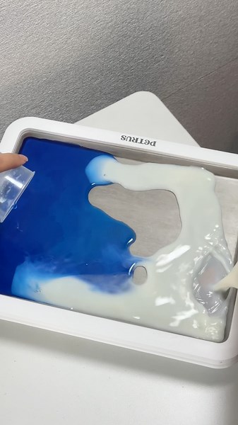 Making Frozen 2-color Milk #frozen #stirfry #food #satisfying #shorts #aesthetic #milk